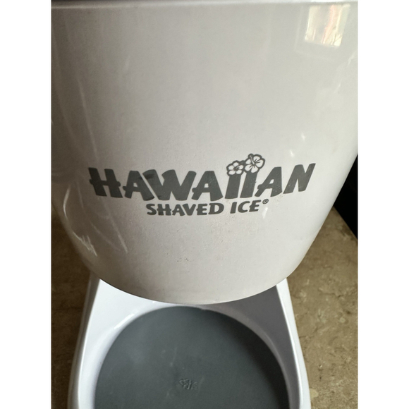 Hawaiian Shaved Ice S900A Snow Cone Machine - Picture 4 of 9